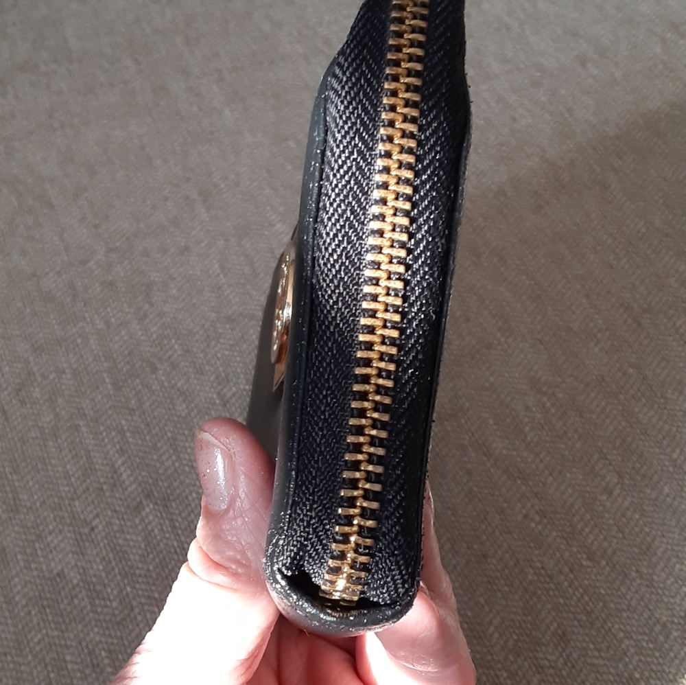 Tory Burch Black Wallet with Gold Logo - Picture 7 of 12